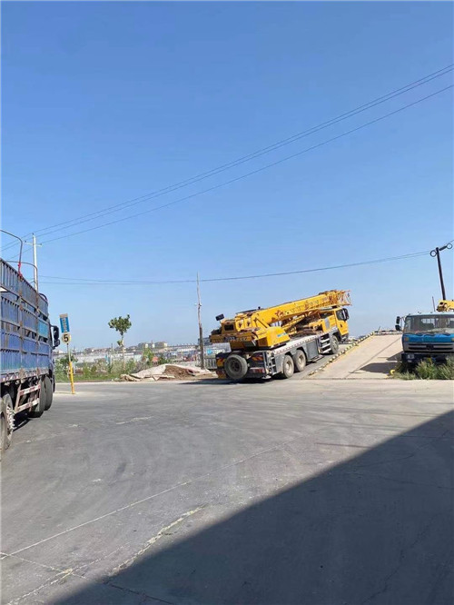 句容市25吨吊车的租赁价格大概是多少？