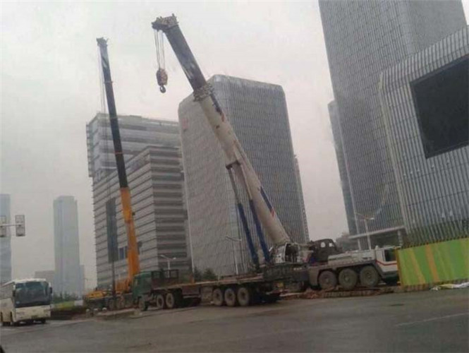 句容市“自动找平”—— 吊车的 “平地神器” 技术