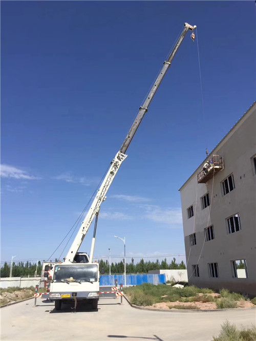 句容市“轻装强干”—— 吊车的 “轻量化臂架” 技术